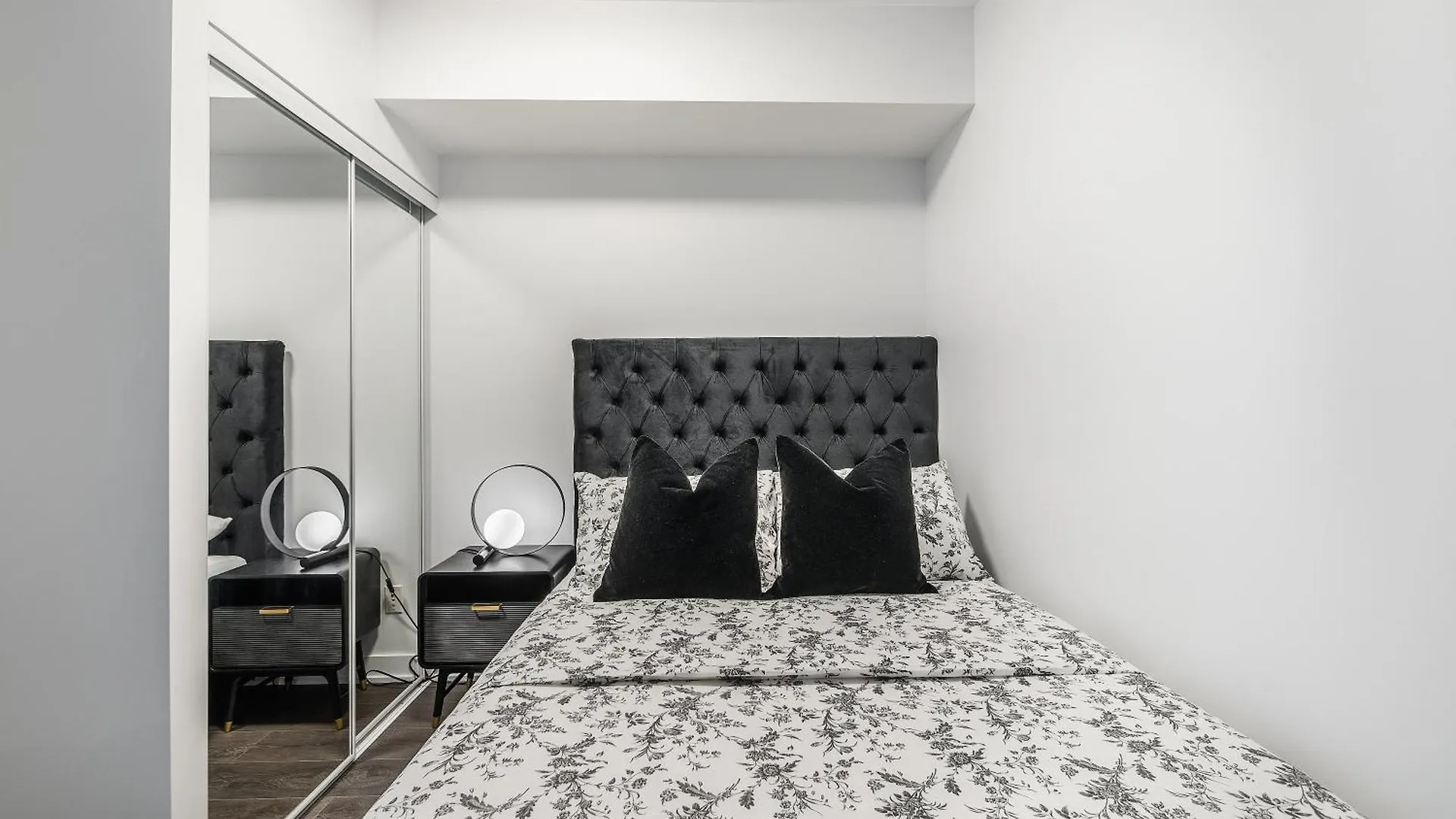 The Estate - Yorkville Toronto Apartment